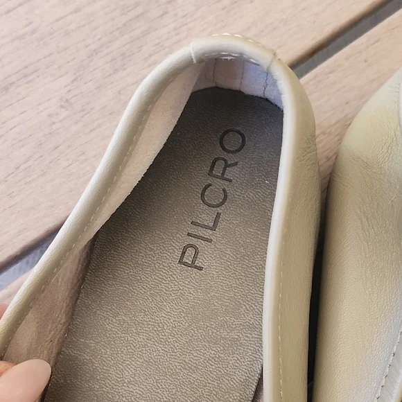 Pilcro cream Grey Square-Toe Leather Ballet Flats - Picture 2 of 9